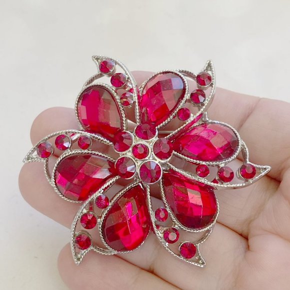 Vintage Red Rhinestone Pinwheel Flower Brooch (Wreath, Flower, Bow, Christmas) - Picture 3 of 11